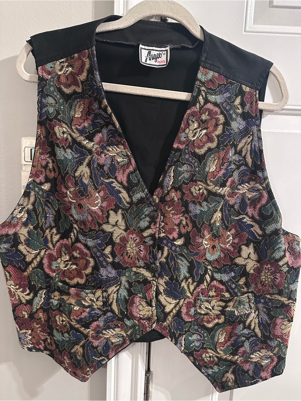 Floral Tapestry Button-Front Vest in Multicolor